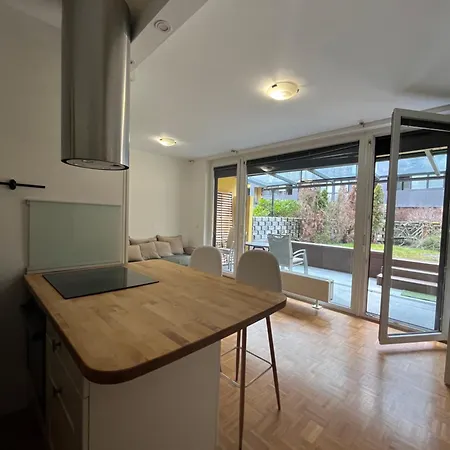 Oasis Atrium Apartment With Free Parking Ljubljana Extérieur photo