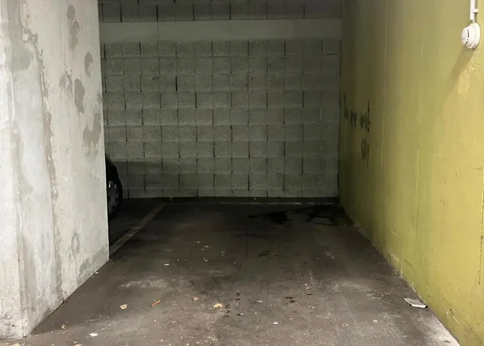 Oasis Atrium Apartment With Free Parking